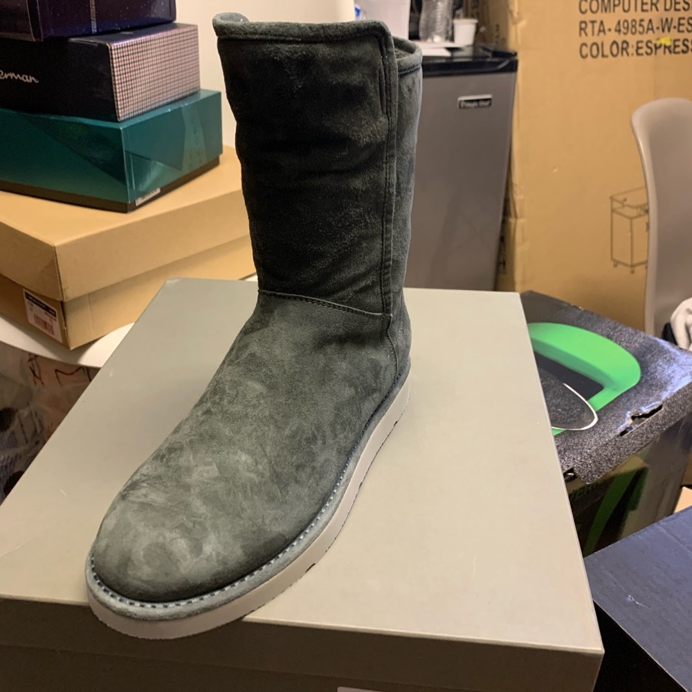 Boots UGG new size 6 - Picture 2 of 5